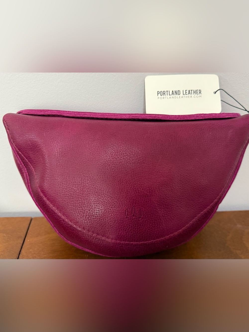 Portland Leather Women's Fuchsia Leather Crossbody Bag